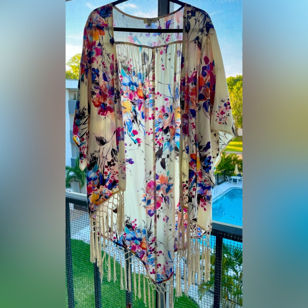 Umgee Floral Kimono | Fringe Crochet Bottom | Size Med/Lg | Beautiful Boho
